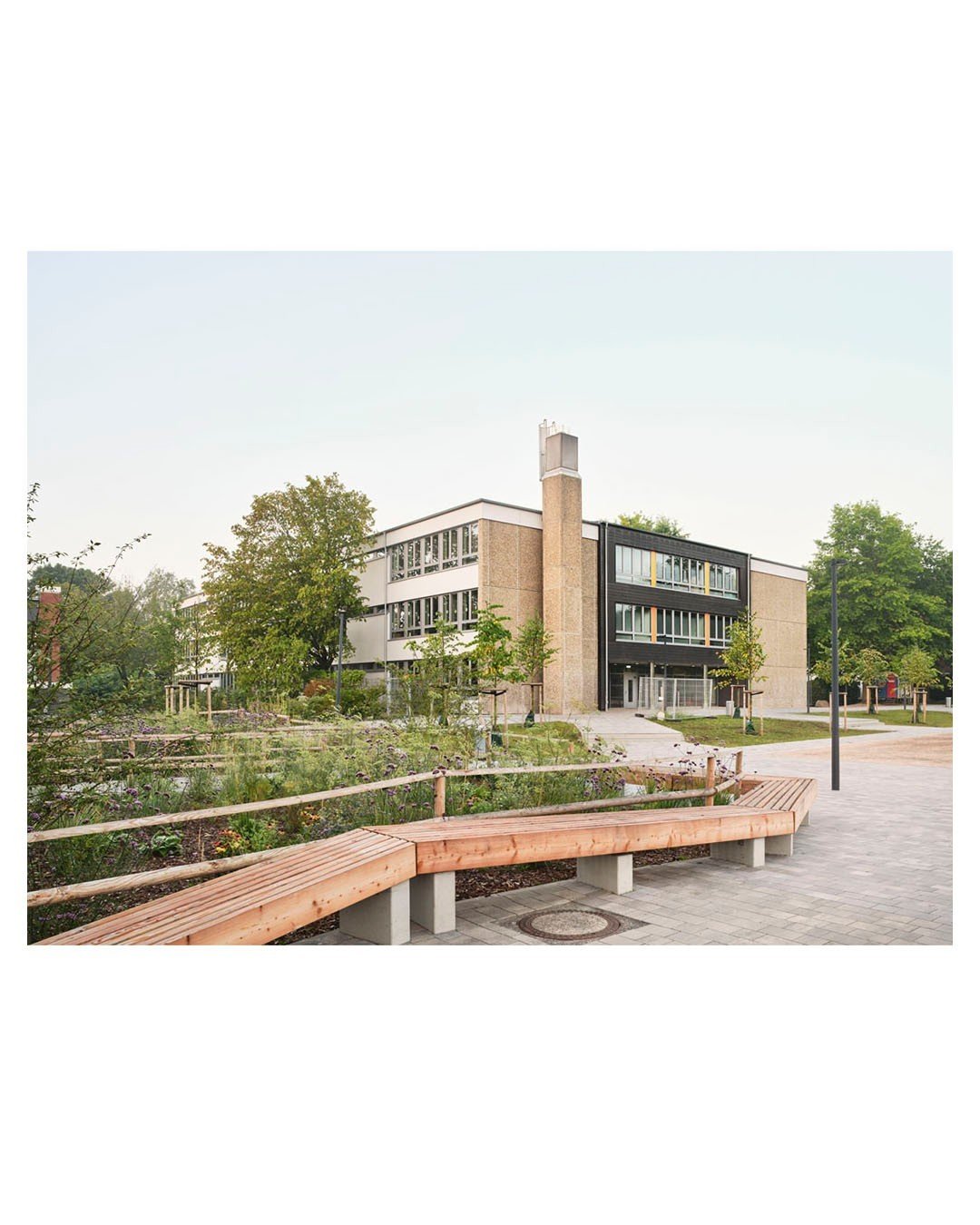 Renovated &amp; extended school building &raquo;Erich K&auml;stner Schule&laquo;, Hamburg, shot for @andreas_schneider_architekten, 2022 / 2023
 

 #architecturephotography #architecture #design #archilovers #igarchitecture #architecturegram #archdai