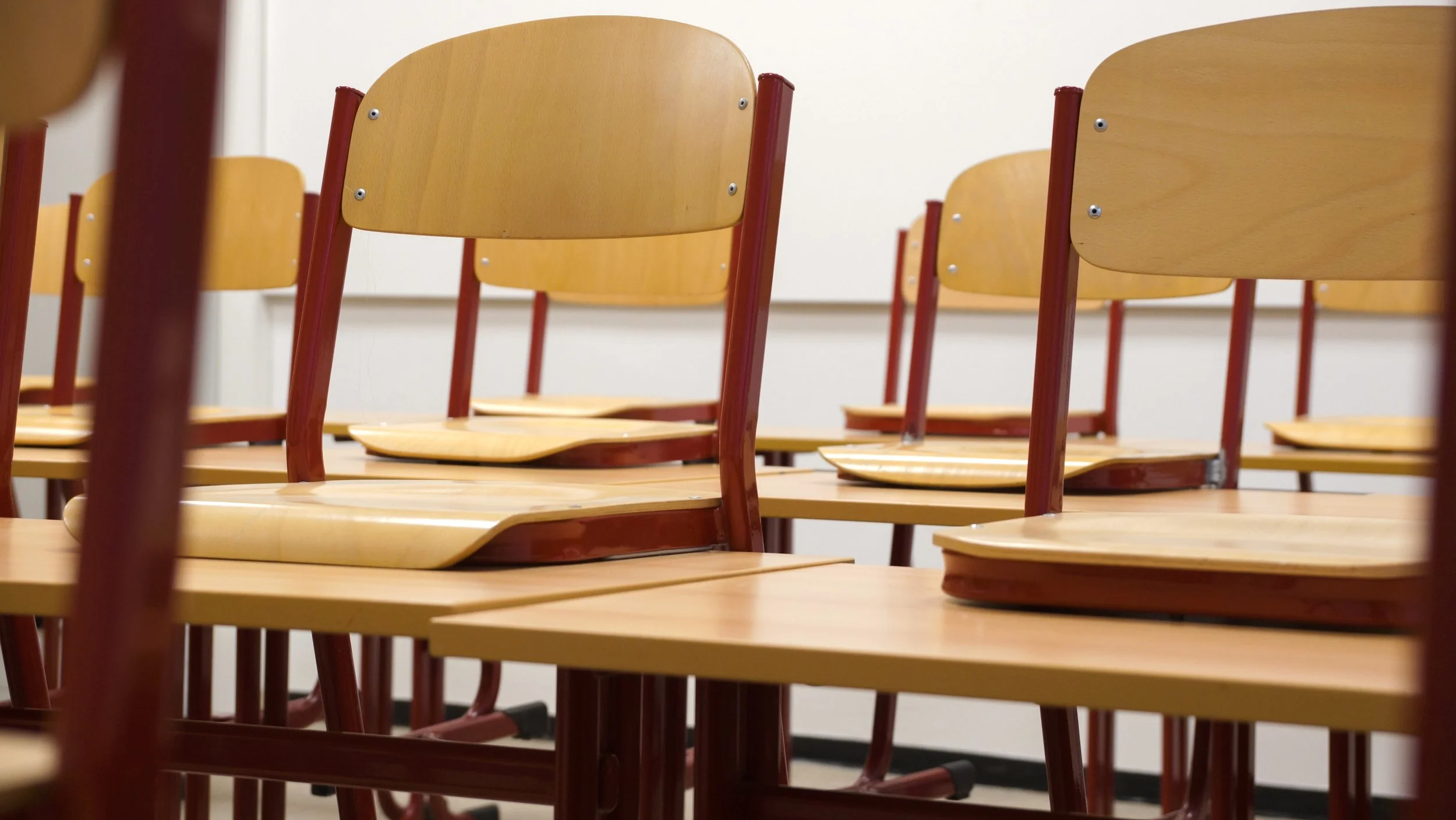 classroom chairs.jpeg