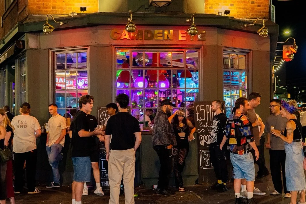 &ldquo;THE HOLY TRINITY&rdquo; 

PINT&rsquo;S, PEOPLE &amp; PURE VIBES 🍻🙏🏼💚

#camden #camdentown #thecamdeneye #camdenmarket #londonpubs