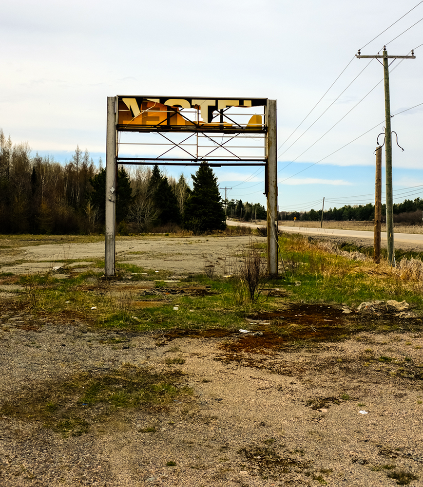 Dead motel, Highway 17