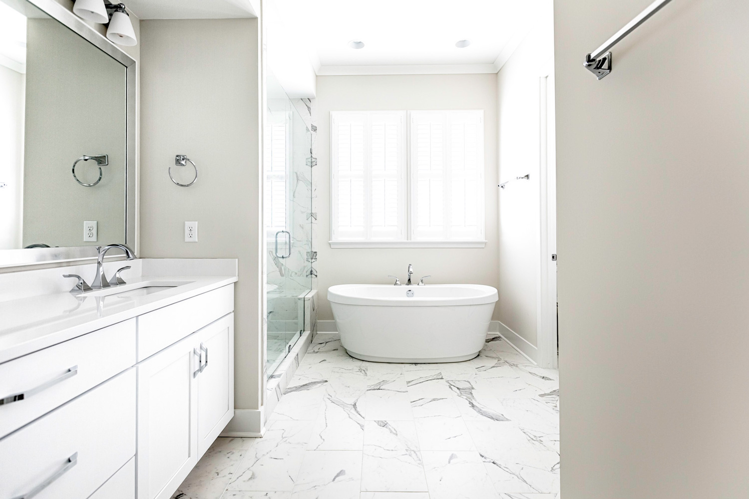 Porcelain Vs Ceramic Tile Which Is The, Which Is Better In A Bathroom Porcelain Or Ceramic Tile