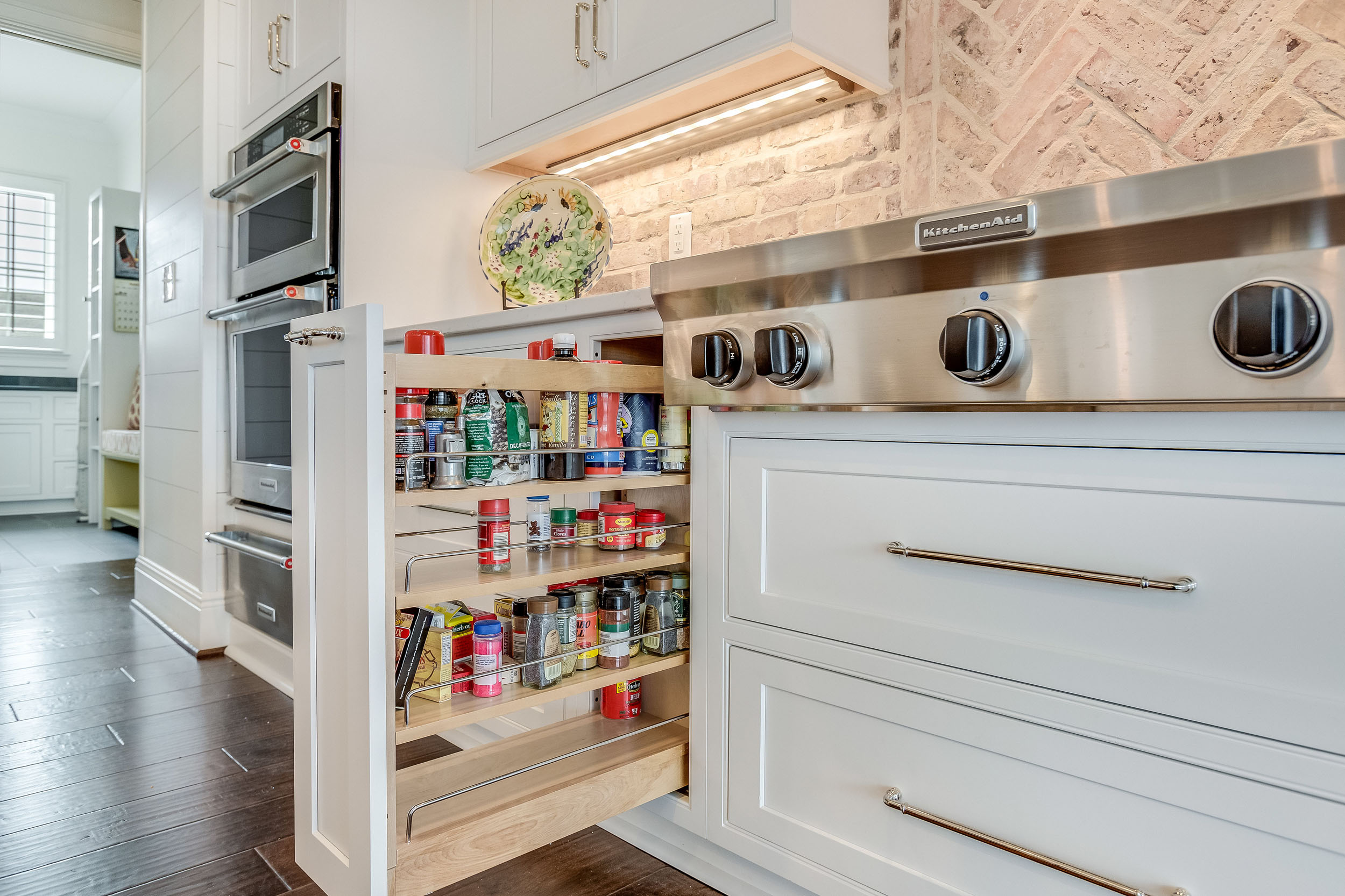 Kitchen Organization: Cabinet Features You Can't Live Without — Toulmin  Kitchen & Bath  Custom Cabinets, Kitchens and Bathroom Design & Remodeling  in Tuscaloosa and Birmingham, Alabama