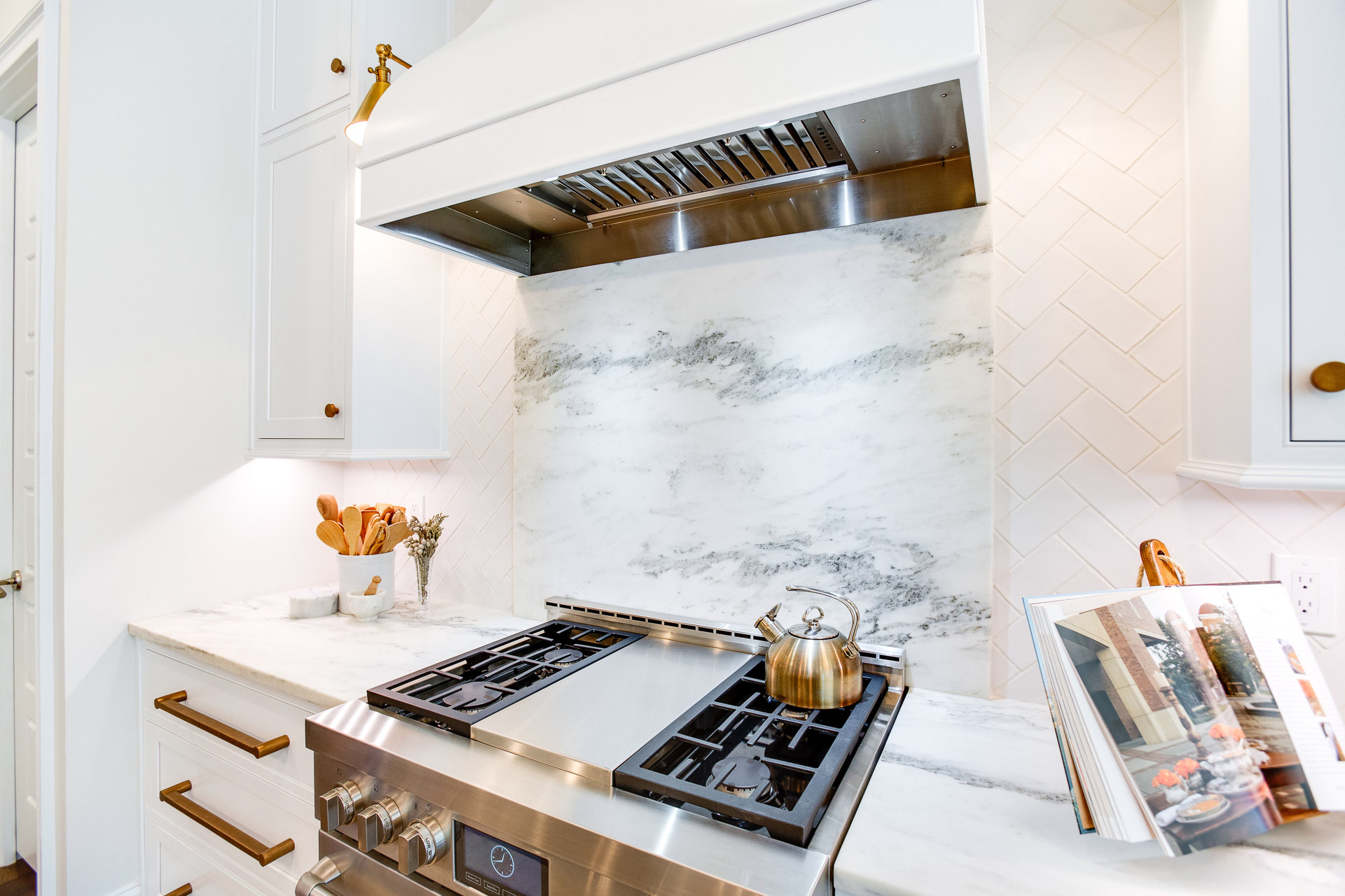 Kitchen Backsplash Ideas: Learn The Trends with Staying Power — Toulmin  Kitchen & Bath  Custom Cabinets, Kitchens and Bathroom Design & Remodeling  in Tuscaloosa and Birmingham, Alabama