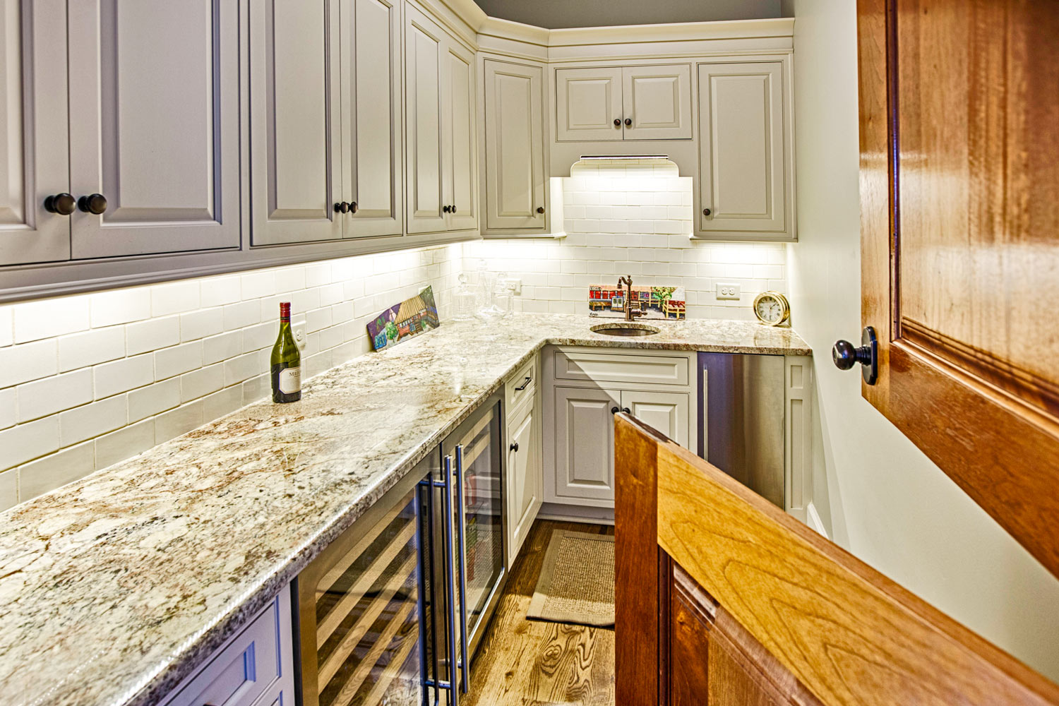 Remodeled Contemporary Classic Kitchen Design With Pantry Storage