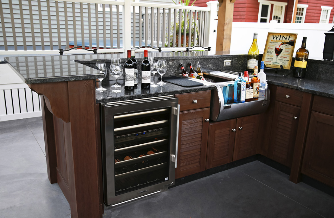 Outdoor Kitchen Raised Bar_Toulmin Kitchen &amp; Bath_Tuscaloosa, Alabama