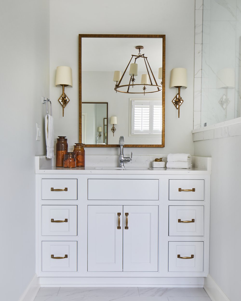 Timeless-White-Bathroom-with-Statement-Chandelier-Tuscaloosa-Alabama