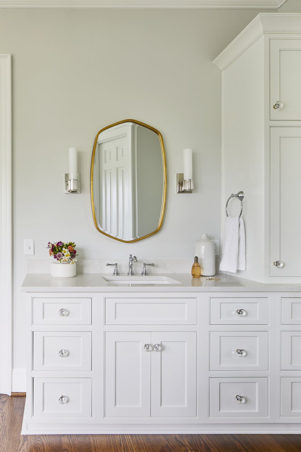 Sherwin-Williams Alabaster (SW 7008) Bathroom Vanity