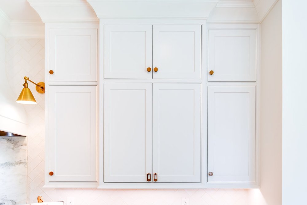 Kitchen Cabinets in Sherwin-Williams Ceiling Bright White paint color