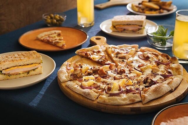 Slice and dine into some BBQ Chicken Pizza 🍕

Photography by: Paola Aseron
Food and prop styling: Chichi Tullao @happytummytravels
Creative Direction: Rholiza Sy @rholizasy