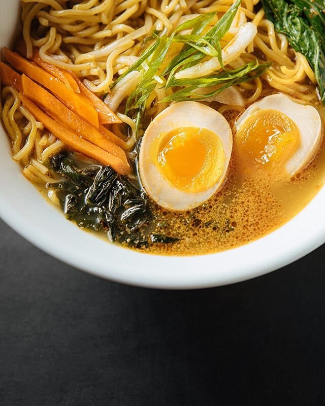 No, it&rsquo;s not weird to suck down hot spicy ramen in the summer 😉