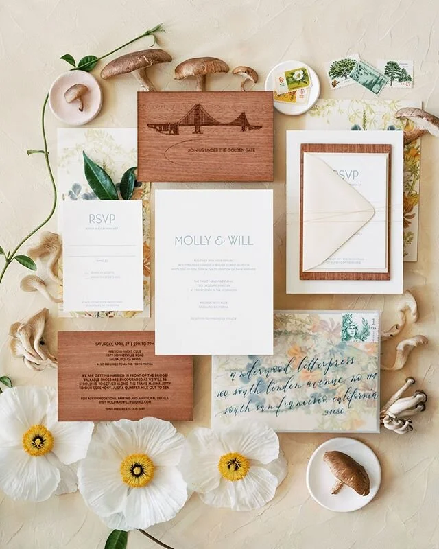 I loved photographing this stunning wedding invitation suite designed by @underwoodletterpress. Including florals in flatlays is my favorite, but getting to style with mushrooms too this time round was so much fun!