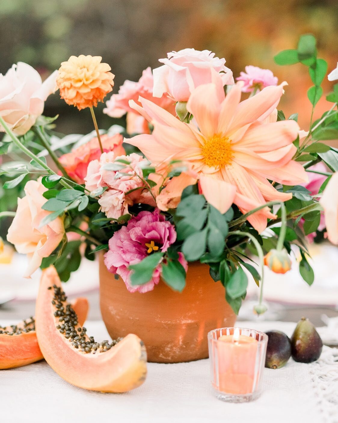 I loved the combination of fresh fruit, candles and bright florals as centerpieces at this Welcome Dinner at the Belmond Casa Sierra Nevada in San Miguel de Allende. Coming soon to Style Me Pretty
//
Photography: @janinelicarephotography 
Planning: @