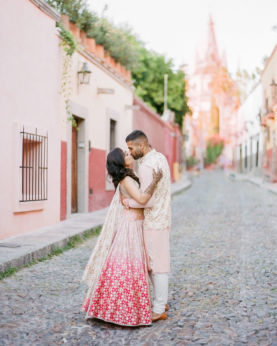 Look who's coming to Style Me Pretty! I can&rsquo;t wait to see Payal &amp; Vince&rsquo;s Sangeet &ldquo;Fiesta&rdquo; on the front page in just a few weeks!
//
Photography: @janinelicarephotography 
Planning: @xanathbanuelos 
Florals: @floweriize 
V