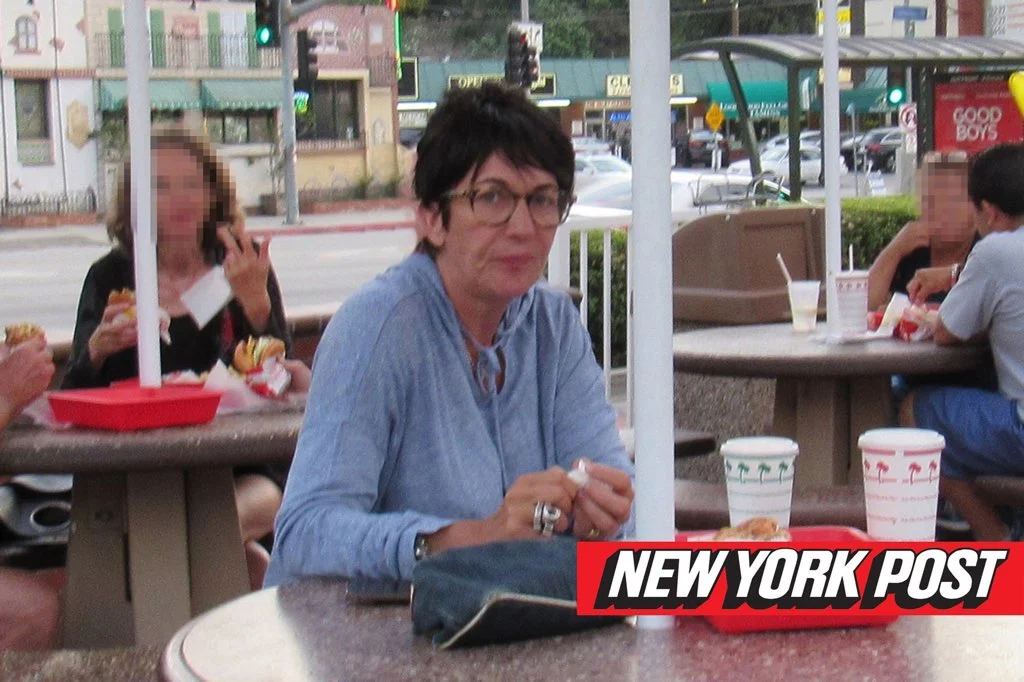 Unrecognizable with just a pair of glasses