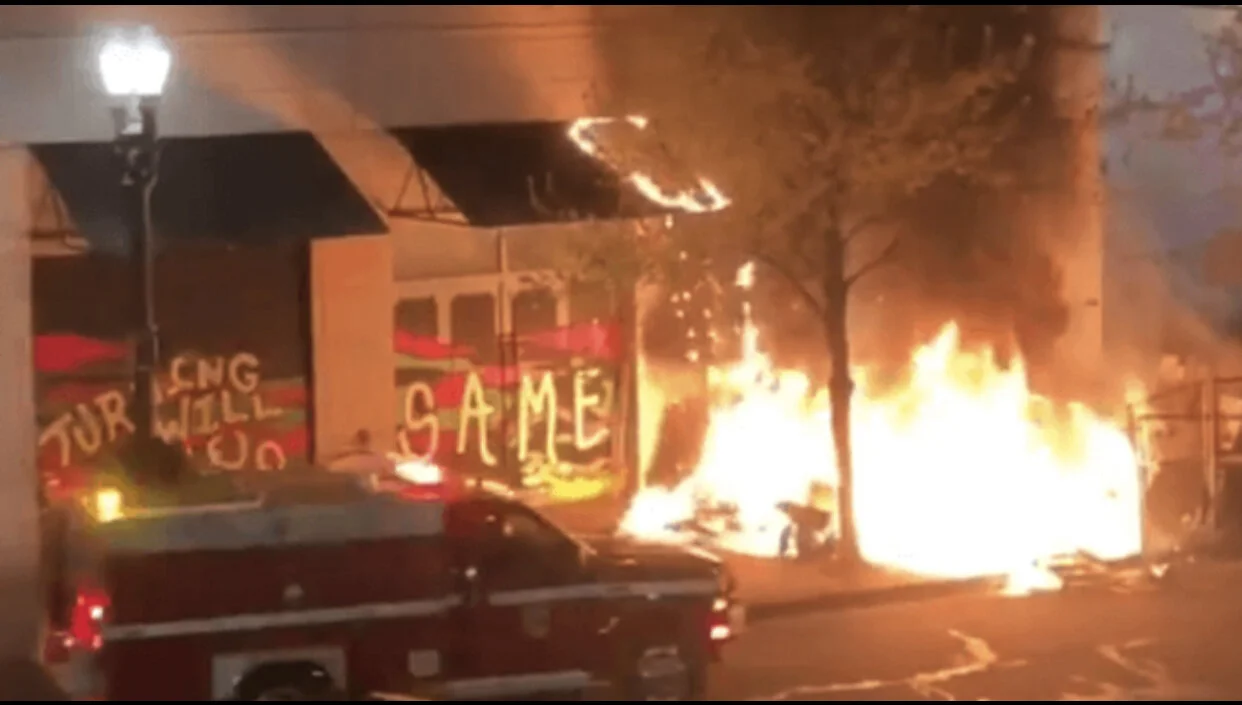Antifa Burn Apple Store To The Ground – Media Silent