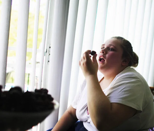Lauren Makowski is 14-years-old. Lauren now weighs 235 lbs, down from 292 lbs. Since the early 1970s, the percentage of American children and adolescents defined as overweight has more than doubled, to about 15 percent, according to the Centers for …