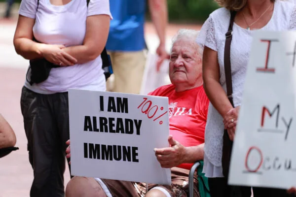 June 10, 2021, Bloomington, Indiana: Anti-vaxxers and anti-maskers gathered at Indiana University to protest against mandatory Covid vaccinations IU is requiring for students, staff and faculty during the upcoming fall semester. (Credit Image: © Jer…