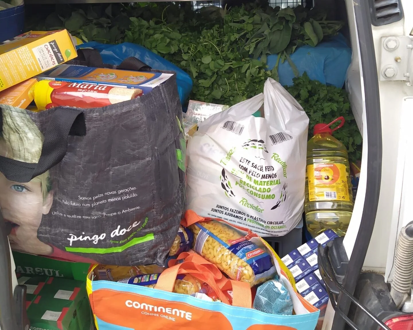 Fechados, mas nunca parados