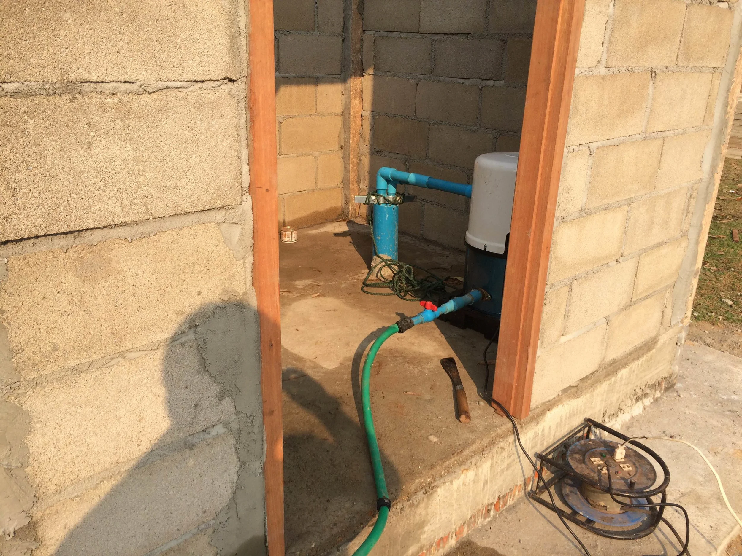 deep_well_pump_16736282241_o.jpg