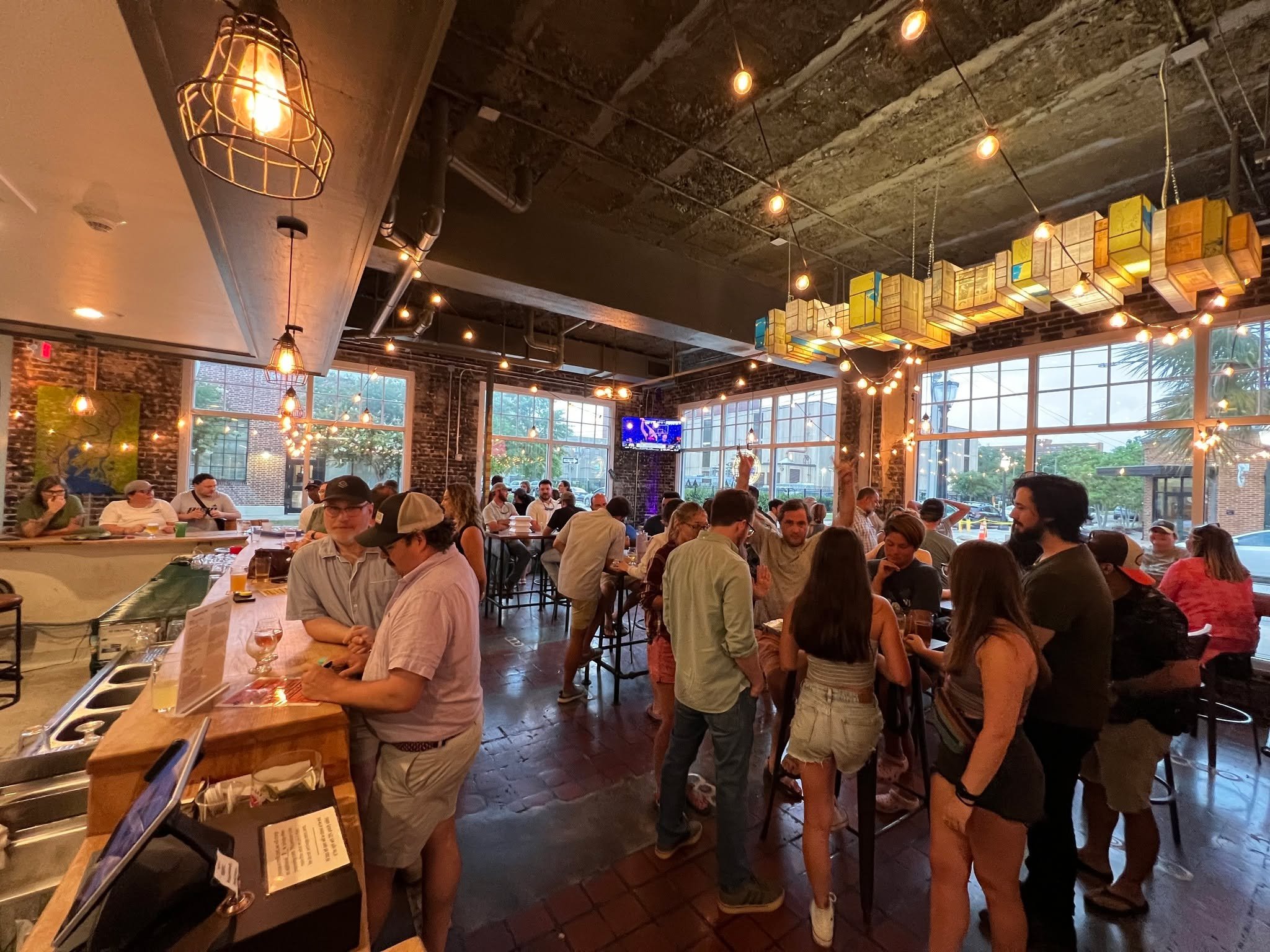 Think you&rsquo;re the smartest one in the room? Prove it at FREE TEAM TRIVIA night with @triviawitholiver! The games kick off at 7 p.m., and @p.s.taco will be here serving chips and queso, among other delicious snacks &mdash; come thirsty, hungry an
