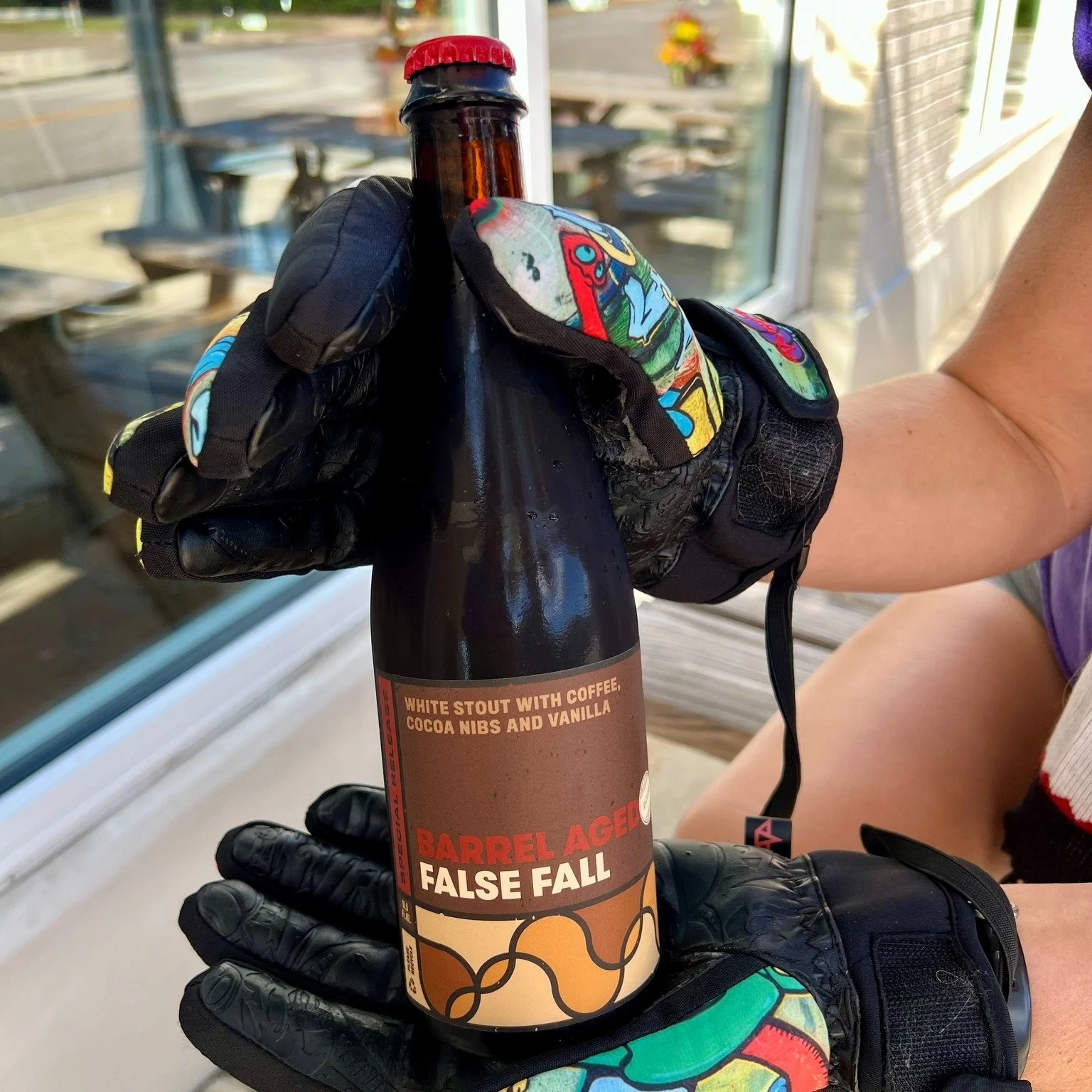 Cool October mornings don't fool us! That's why today we're releasing False Fall, our seasonal sipper that teases autumn before it truly arrives. 

We brewed this white stout with @carpediemcoffeeandtea coffee, cocoa nibs and vanilla, and have been a