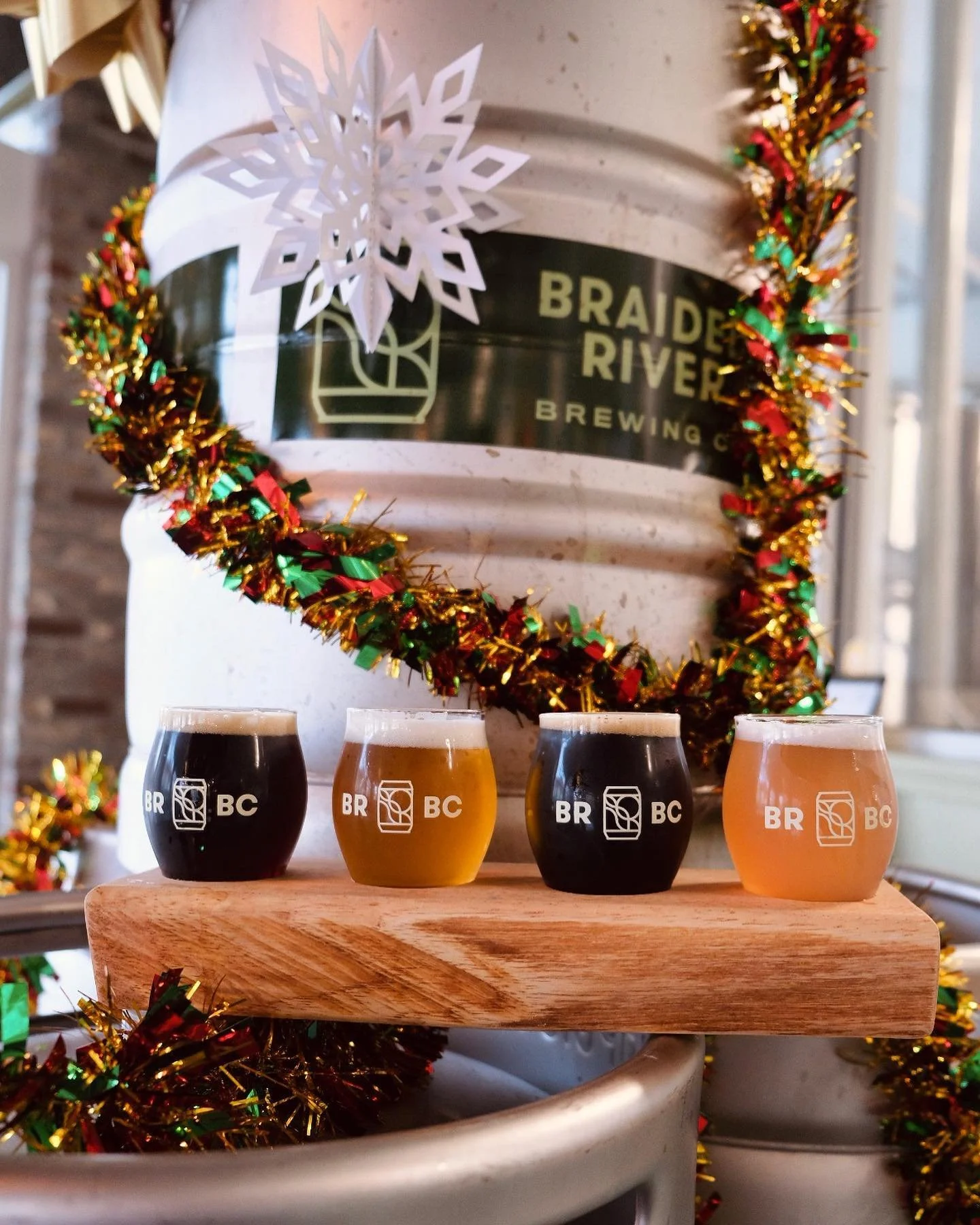 Shop local this Black Friday! 

We're open and pouring, and offering 25% off EVERYTHING in the taproom until 10 p.m. Now's the time to stock up on gifts like hats, shirts, branded glassware, tin tackers and even six-packs ❄️
