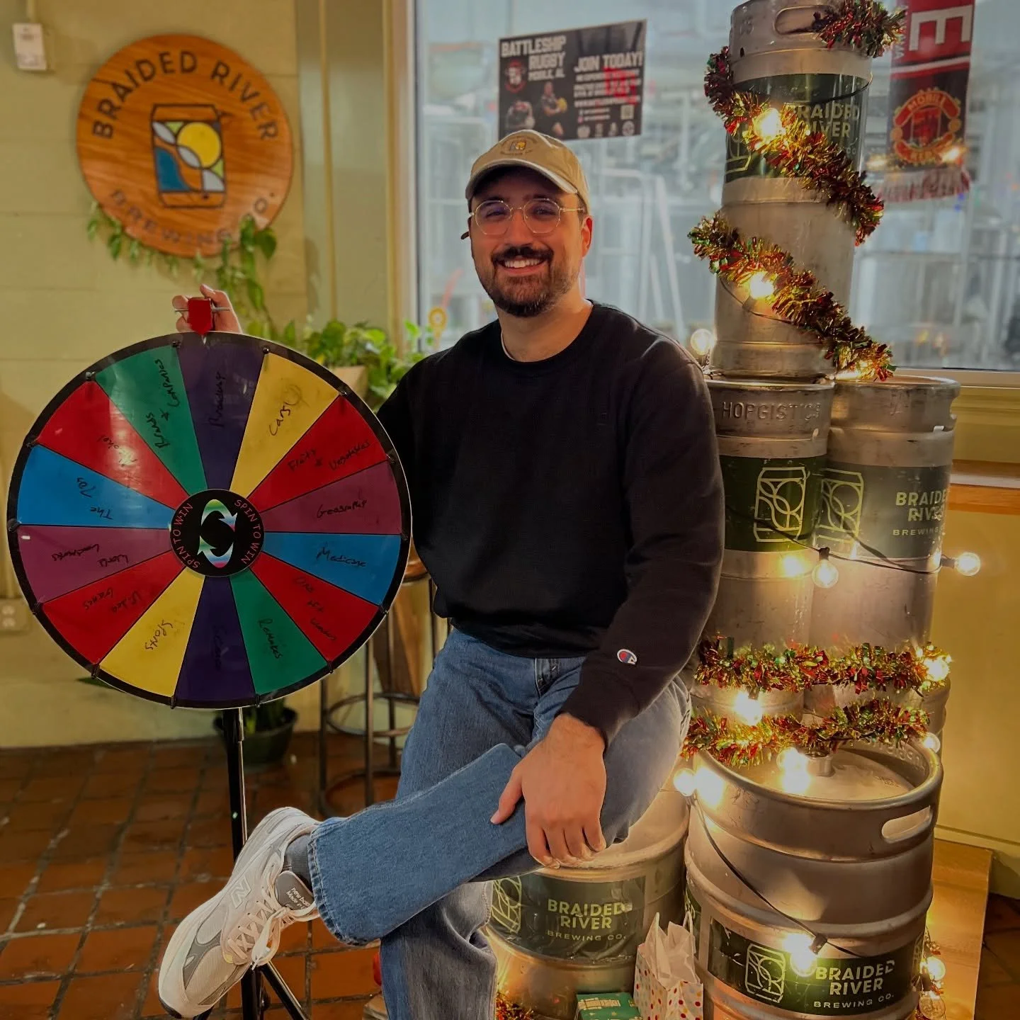 Oliver is here to make all of your trivia wishes come true 🎄 Free team trivia starts at 7 p.m.!