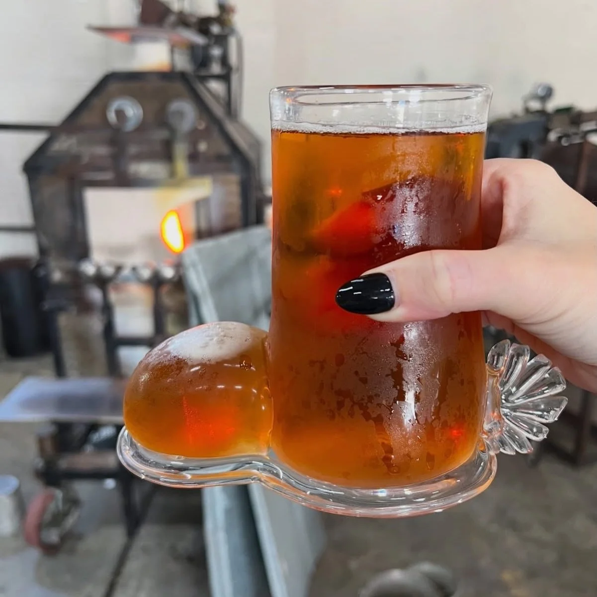 TONIGHT! Join us at our friends @muffinjawdesigns&rsquo; studio (610 St. Anthony St.), where they&rsquo;ll be showing you how they blow glass and we&rsquo;ll be pouring you our BEST specialty beers. 

General admission tickets to Demos &amp; Drinks, 