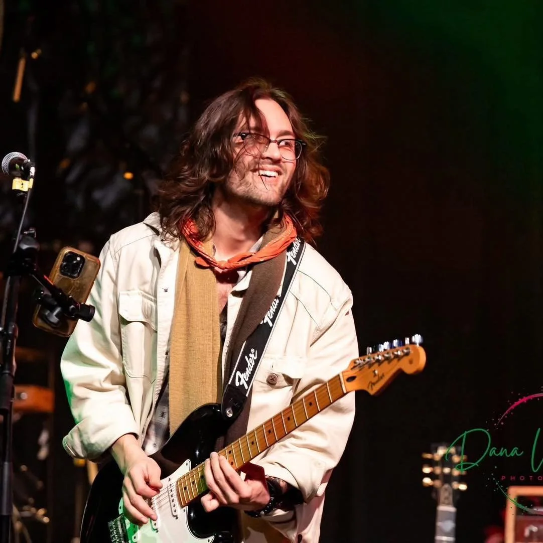 We'll have live music in the taproom tonight, Saturday, April 18! Come hear the great @brigham_cason from 6-9 p.m.

It's also last call for our Anniversary IPA and Friendly Sons Irish red ale, so ice-cold cans of those brews are only a few bucks a po