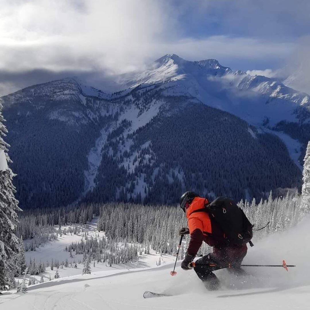 With the all the rain and wind we had it didn&rsquo;t look promising, but what a day! This place never disappoints✨💕 

#rogerspass #skitouring #skibc #backcountry #renounskis #worldofrenoun #stenbergguides