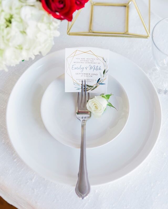 Glossy + menu cards = a match made in wedding planning heaven! ⠀⠀⠀⠀⠀⠀⠀⠀⠀
⠀⠀⠀⠀⠀⠀⠀⠀⠀
Answer this question for us today: What is better to have at a wedding dinner: ⠀⠀⠀⠀⠀⠀⠀⠀⠀
🌮 Street tacos⠀⠀⠀⠀⠀⠀⠀⠀⠀
or⠀⠀⠀⠀⠀⠀⠀⠀⠀
🍔 Burgers (let's go crazy and say they'r
