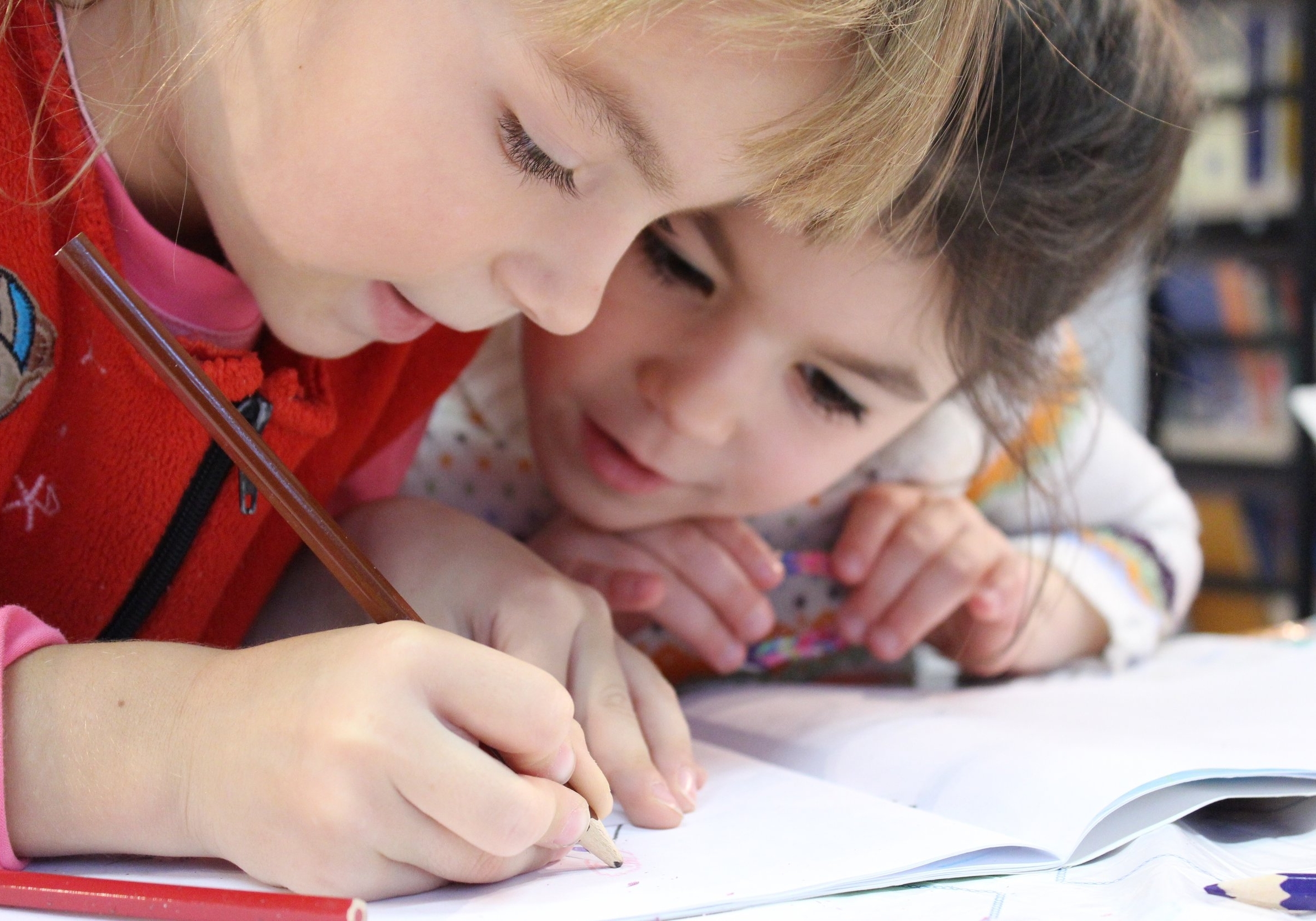 kids-girl-pencil-drawing-159823.jpeg