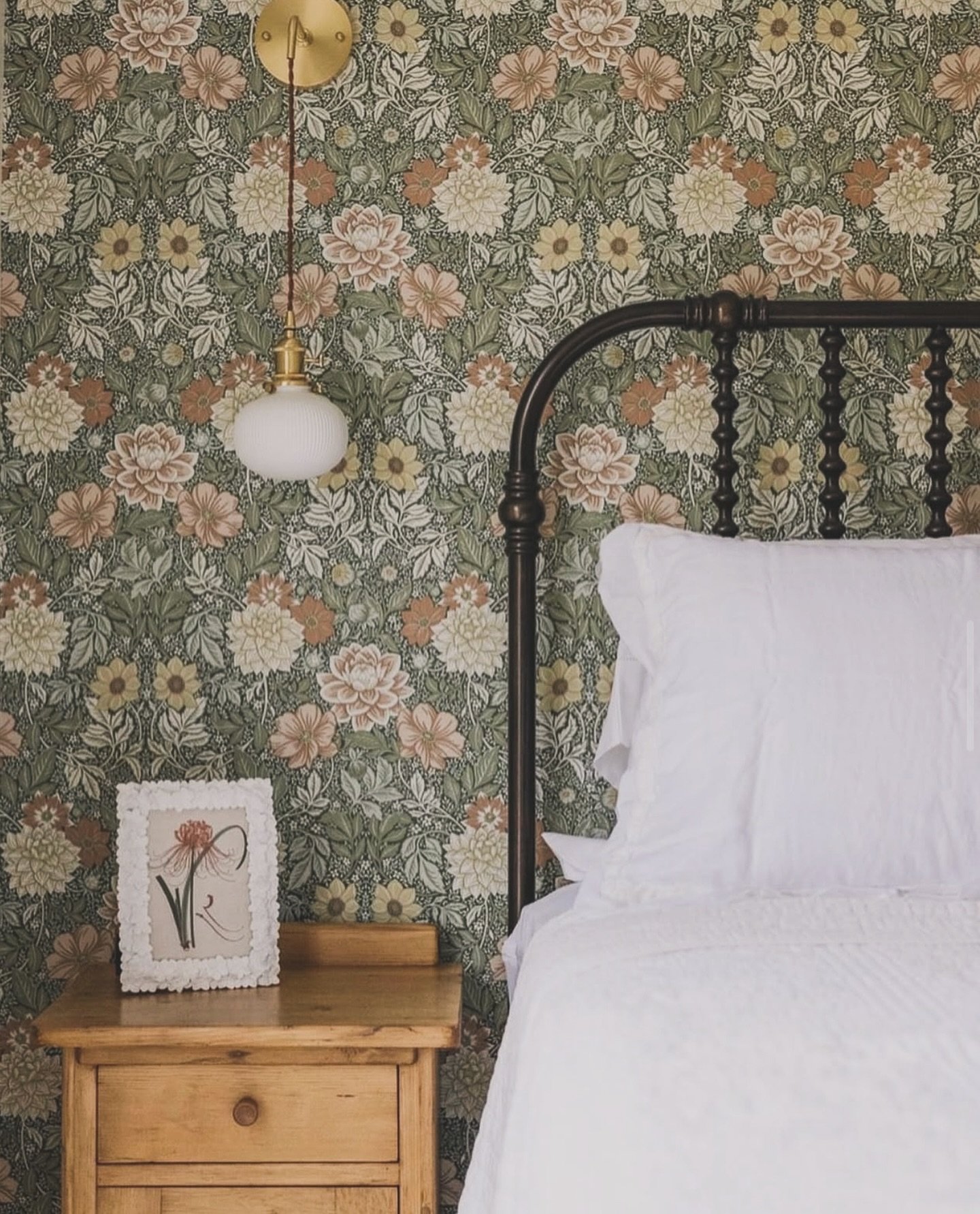 Meet Southall Cottage ✨
Nestled perfectly between Franklin and Leiper&rsquo;s Fork, this charming retreat has been thoughtfully renovated and designed by @addielanedesign. Cozy, stylish, and full of character &mdash; it&rsquo;s the perfect spot to sl