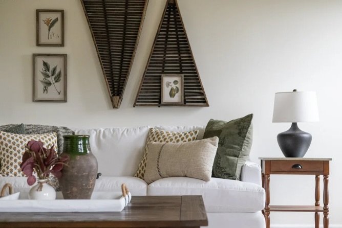 Perfectly nestled between Franklin and Leiper&rsquo;s Fork, Southall Cottage is a light-filled retreat just minutes from Southall Meadows and Southall Farm, where countryside calm meets easy access to it all.

Recently renovated and professionally st