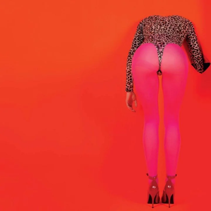 [EXTRACTO]: Con 'MASSEDUCTION', St. Vincent demuestra que la sensualidad y la melancolía se llevan mejor de lo que creíamos