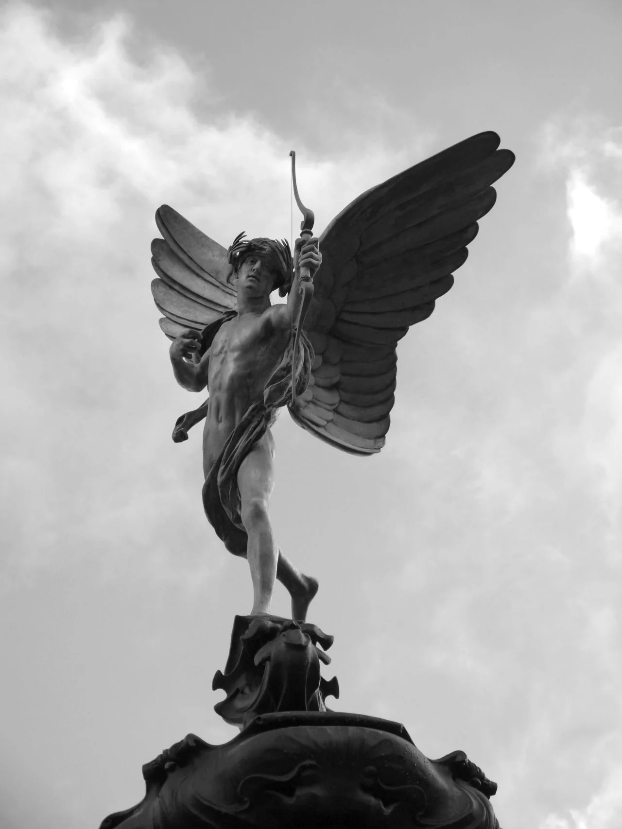 Anteros, escultura por Alfred Gilbert. (Única representación artísitica)