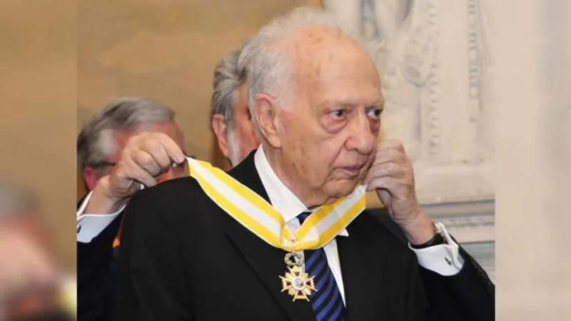 Sergio Pitol se ha destacado como traductor al traer a nuestra lengua autores como Henry James, Jane Austen, Robert Graves, Joseph Conrad, Antón Chéjov, Lu Hsun, Kazimierz Brandys, entre otros.