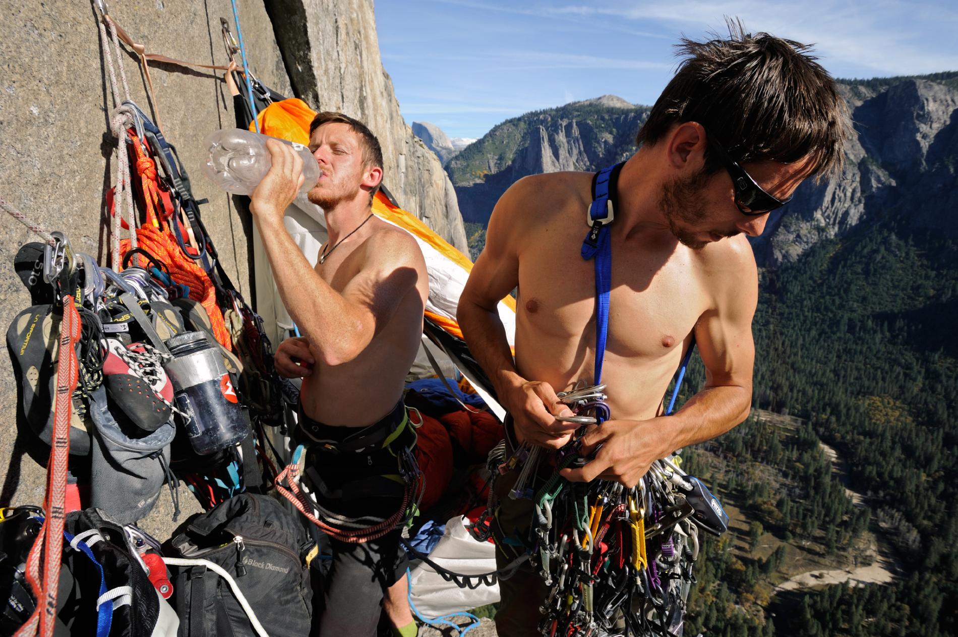 Tommy Caldwell y Kevin Jorgeson en su campamento base.