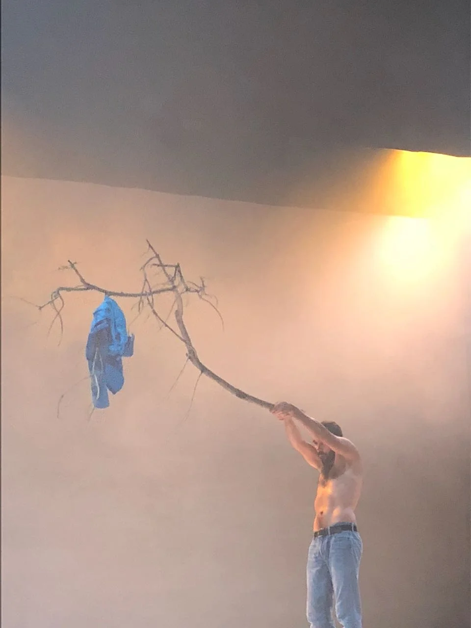 Daniel Abreu ejecutando Cabeza. Pieza de su propia autoría en el Festival Internacional Cervantino.
