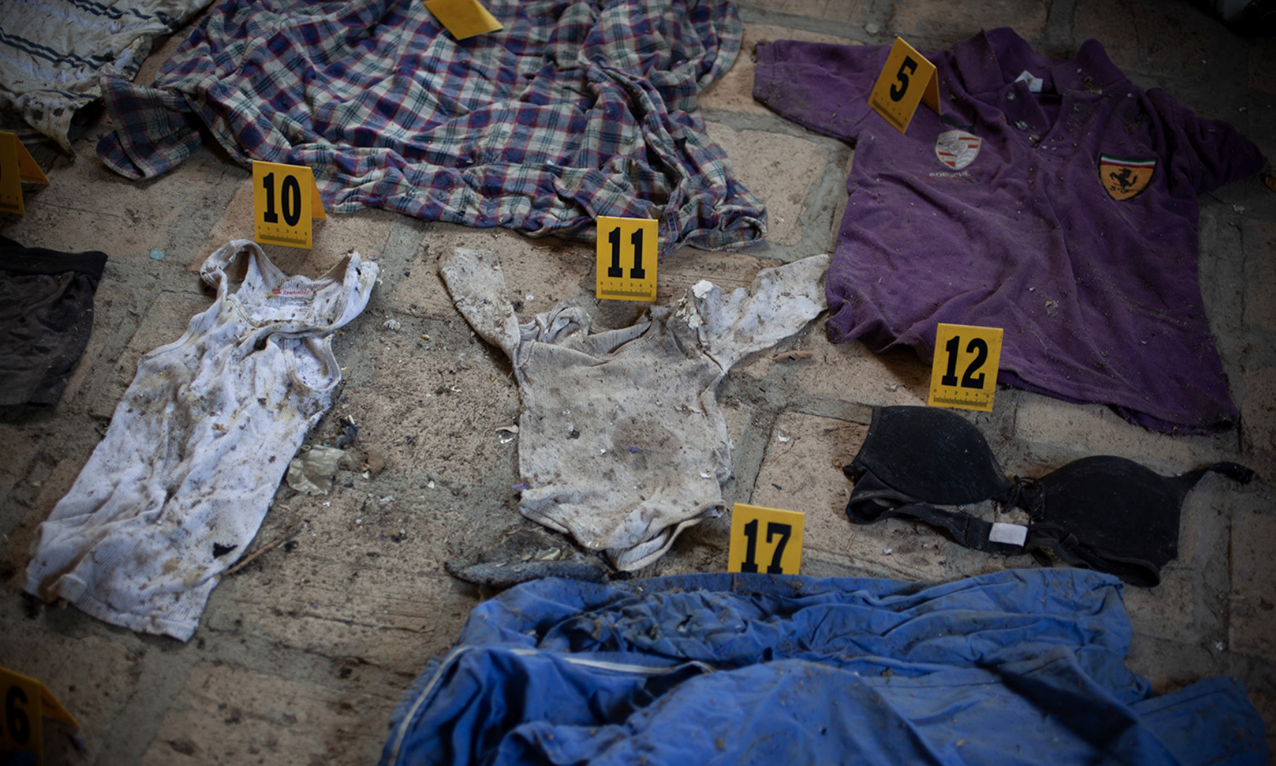 México: el país de la barbarie, el de las 2 mil fosas