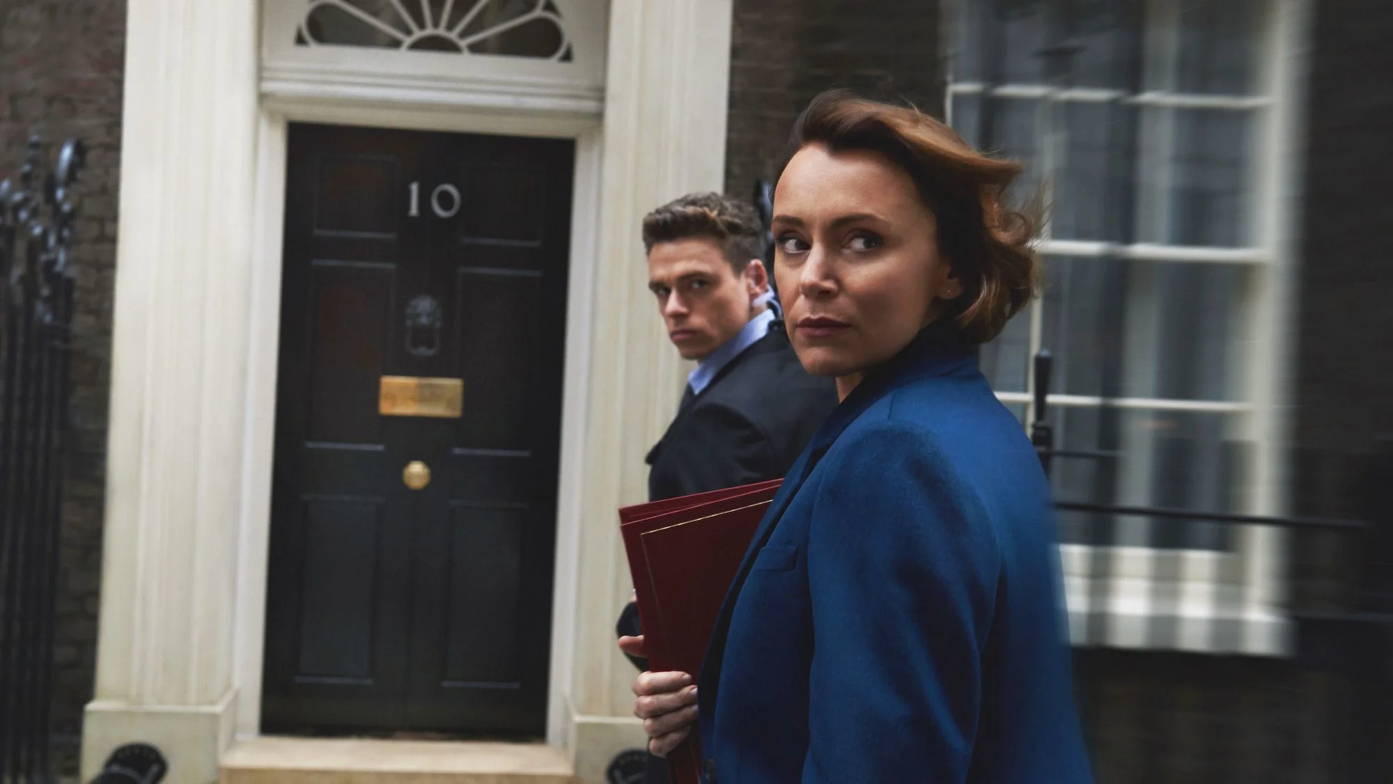 Richard Madden y Keeley Hawes en Bodyguard (BBC - Netflix)