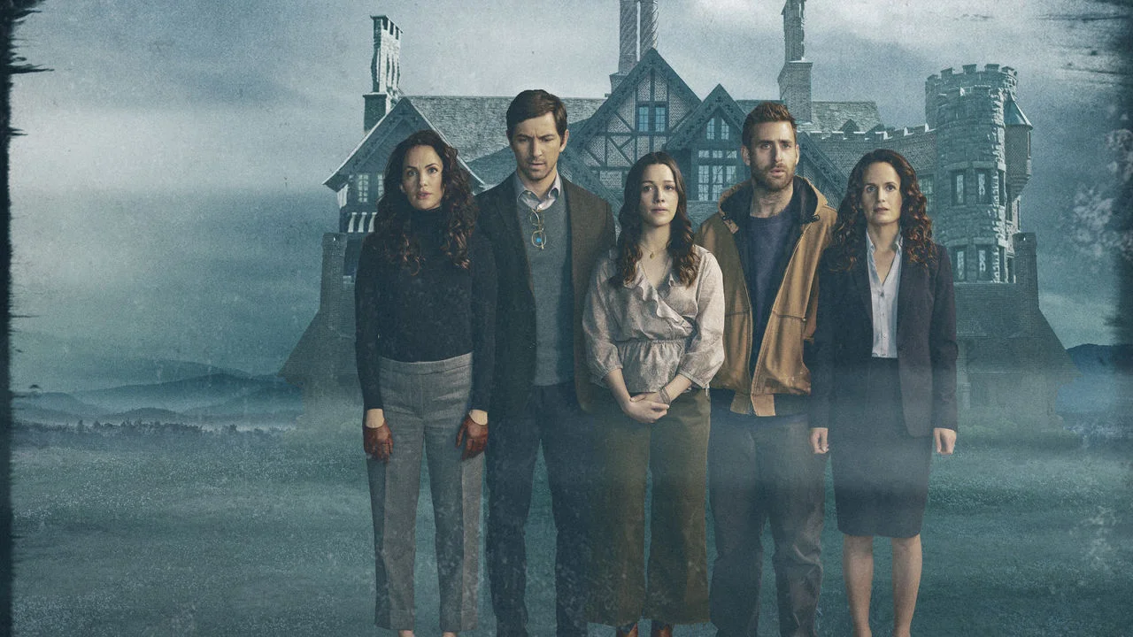 Kate Siegel, Michiel Huisman, Victoria Pedretti, Oliver Jackson-Cohen y Elizabeth Reaser en The Haunting of Hill House (Netflix)