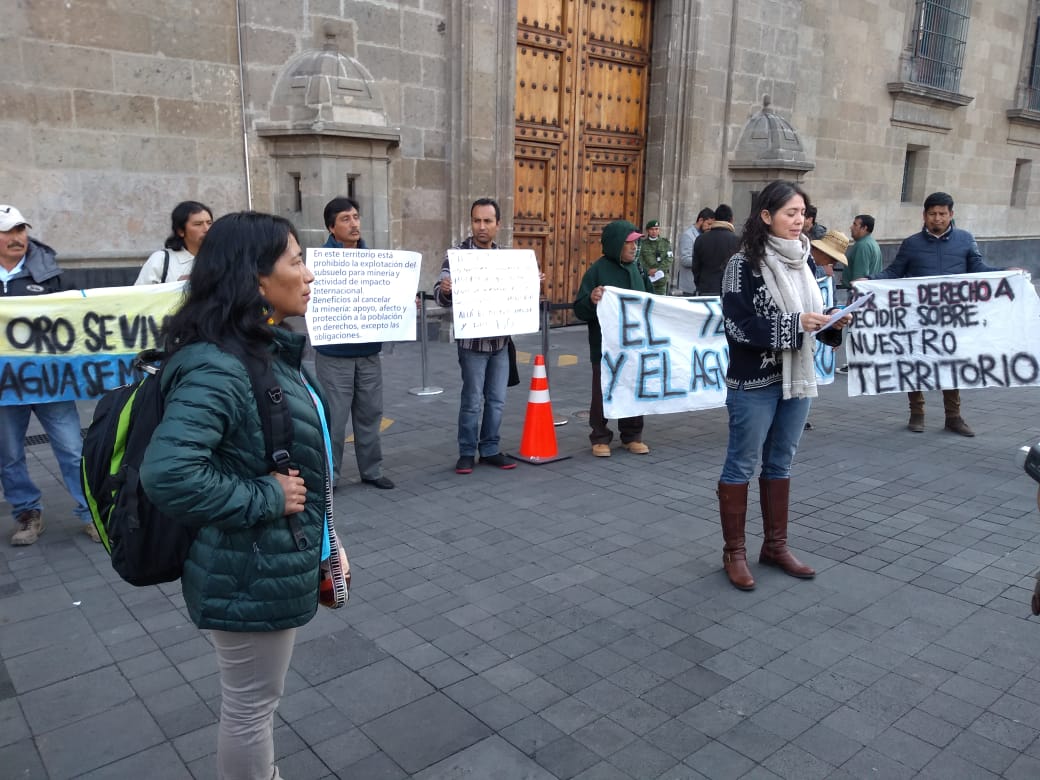 Protesta de pobladores poblanos frente a Palacio Nacional. Foto: NG Noticias