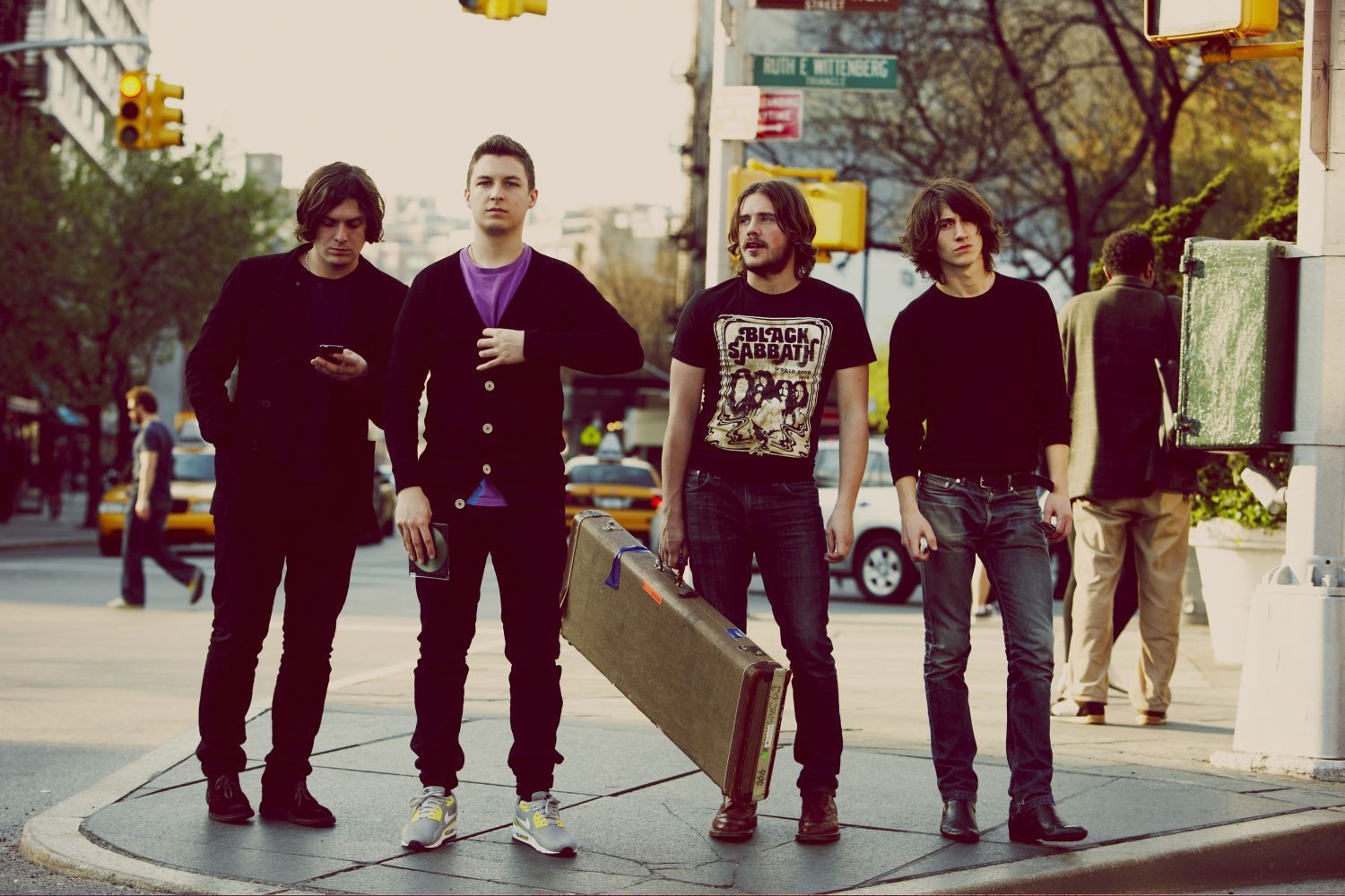 arctic-monkeys-humbug-2.jpg