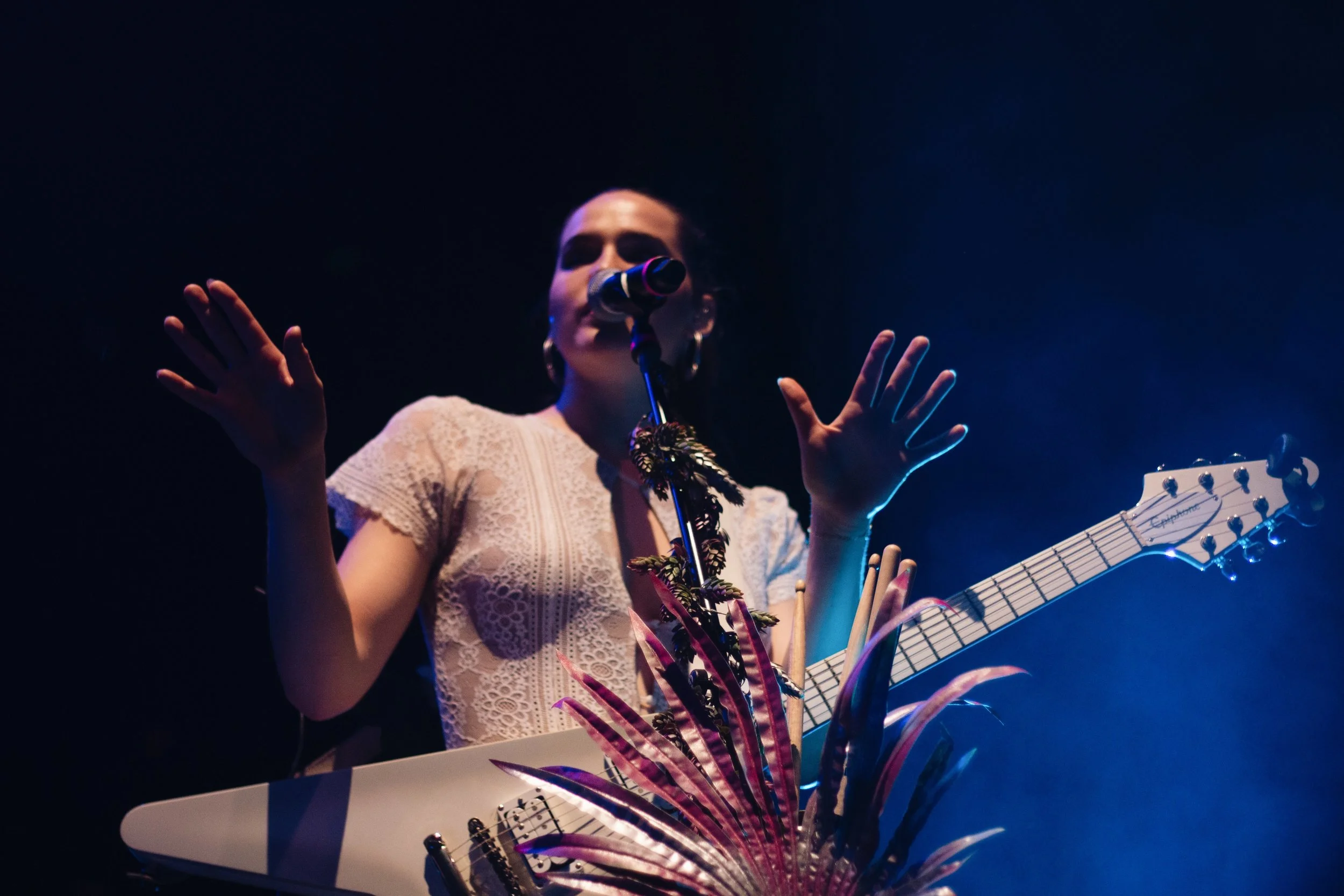 Ritmo, luces y alma brasileña con Sofi Tukker 
