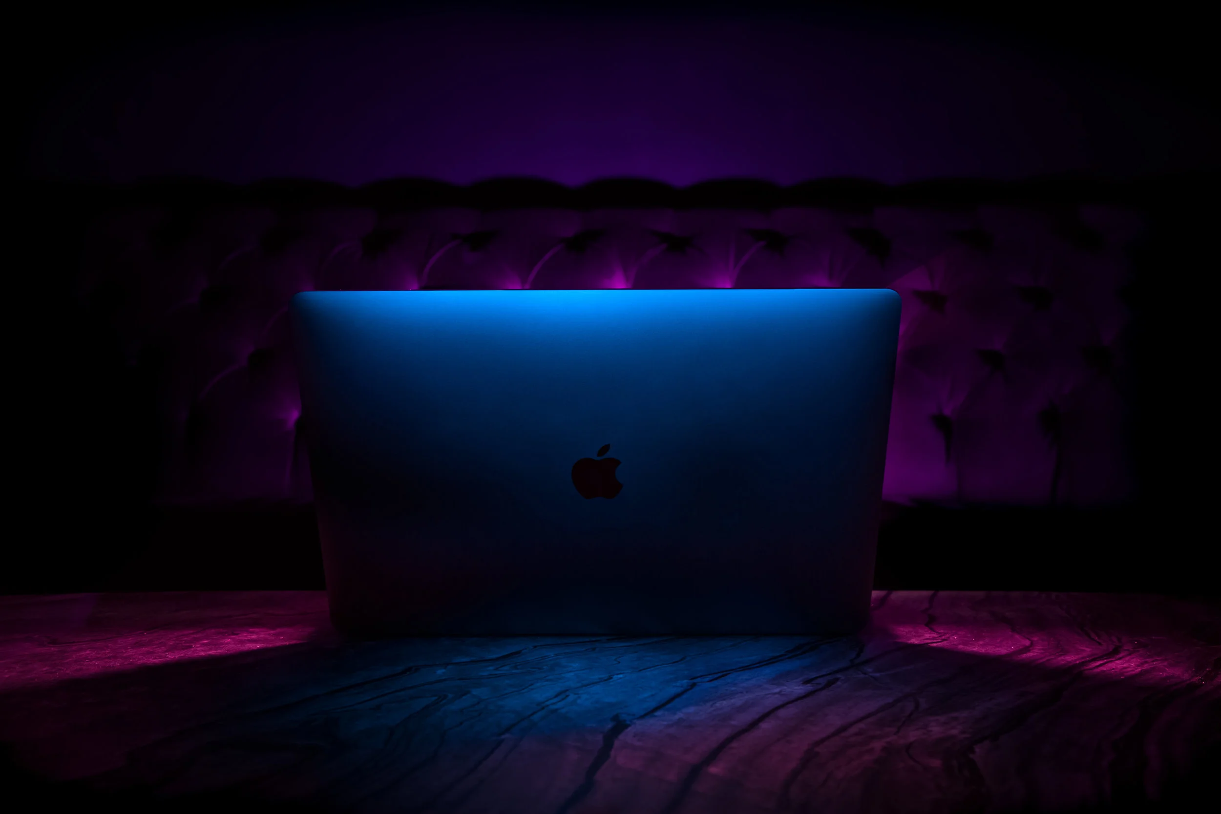 Las 9 de la #NovenaDimensión: Regresa el Tamagotchi, filtran portada del nuevo Gears of War y ¿batería gratis para tu MacBook Pro?