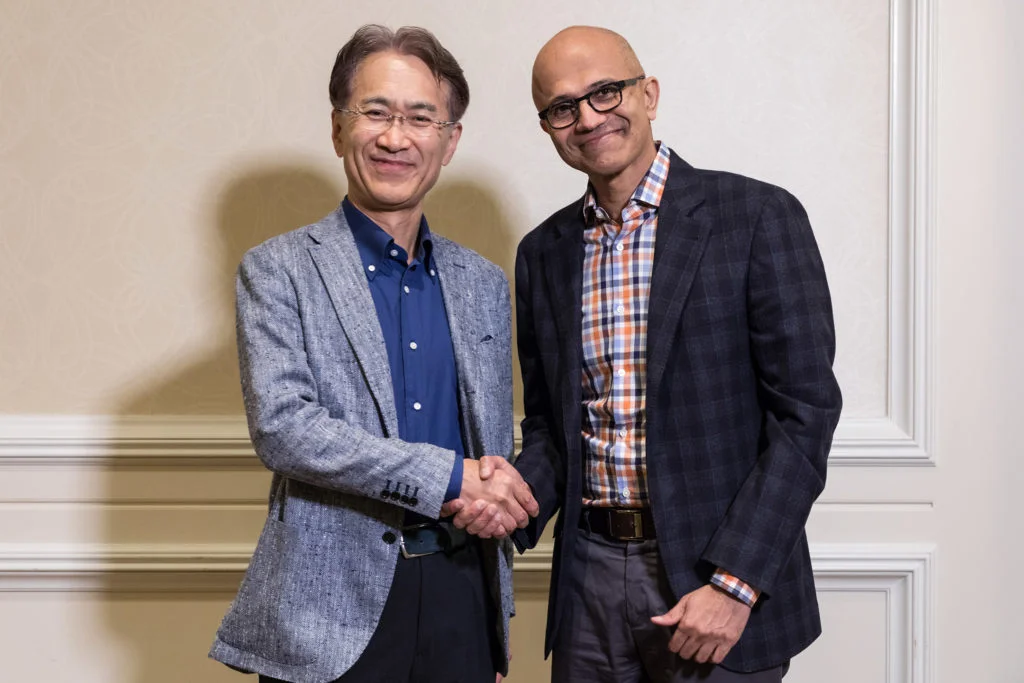 Kenichiro Yoshida, presidente y CEO de Sony Corporation (izquierda), y Satya Nadella, CEO de Microsoft. Imagen: Microsoft