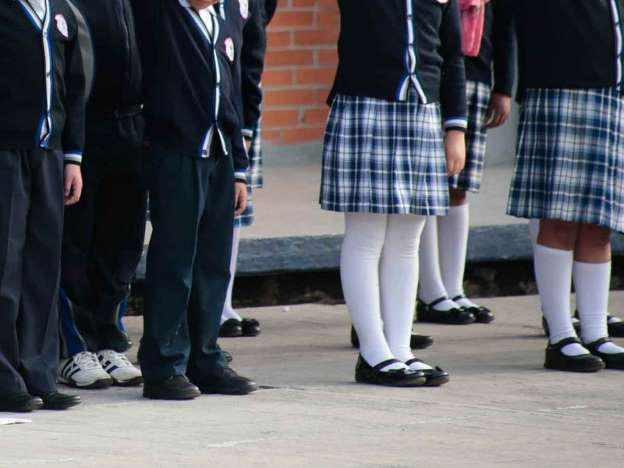 Uniforme neutro en las escuelas 