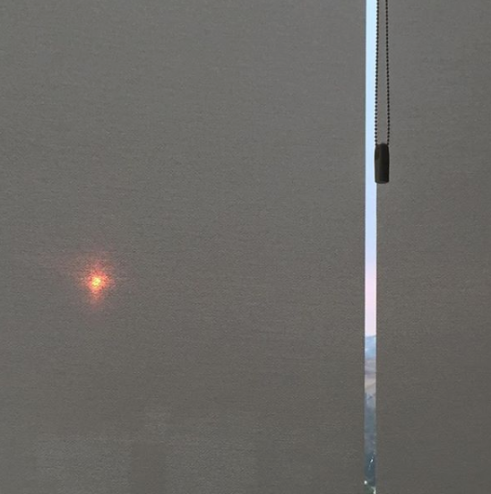 Reflejo Sobre Negro el 19 de abril