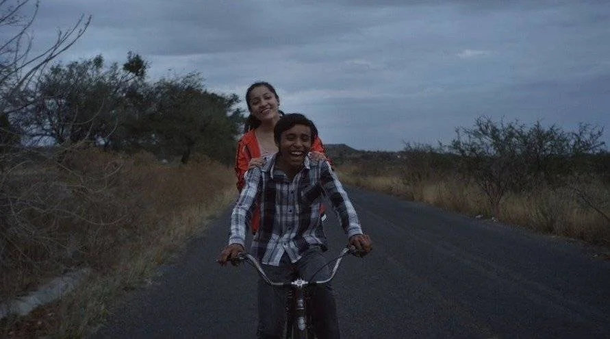 Escena de la película, Huachicolero, donde aparecen los personajes de Lalo y Ana. Foto: publimetro